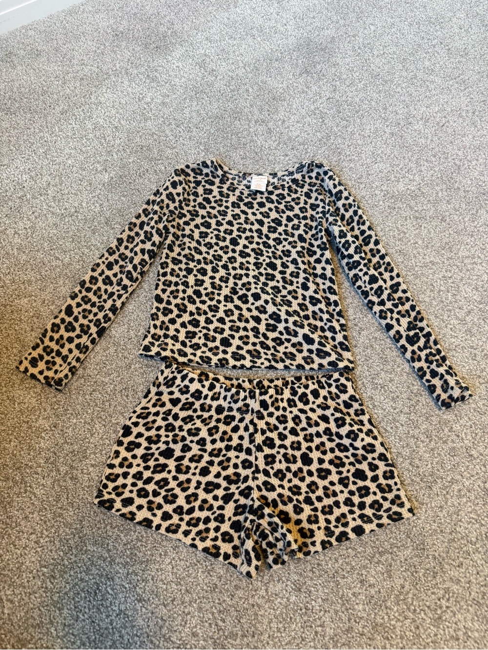 Cat & Jack Beige and Black Leopard Print Long Sleeve Pajama Set medium 8